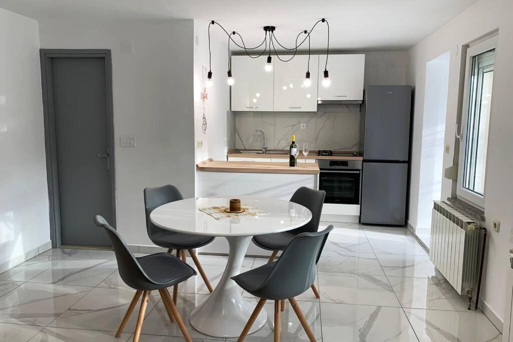 New Apartment Ema I Крк Екстер'єр фото