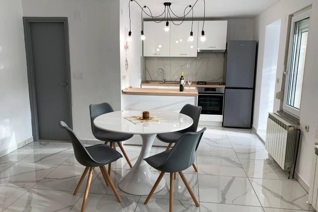 New Apartment Ema I Крк Екстер'єр фото