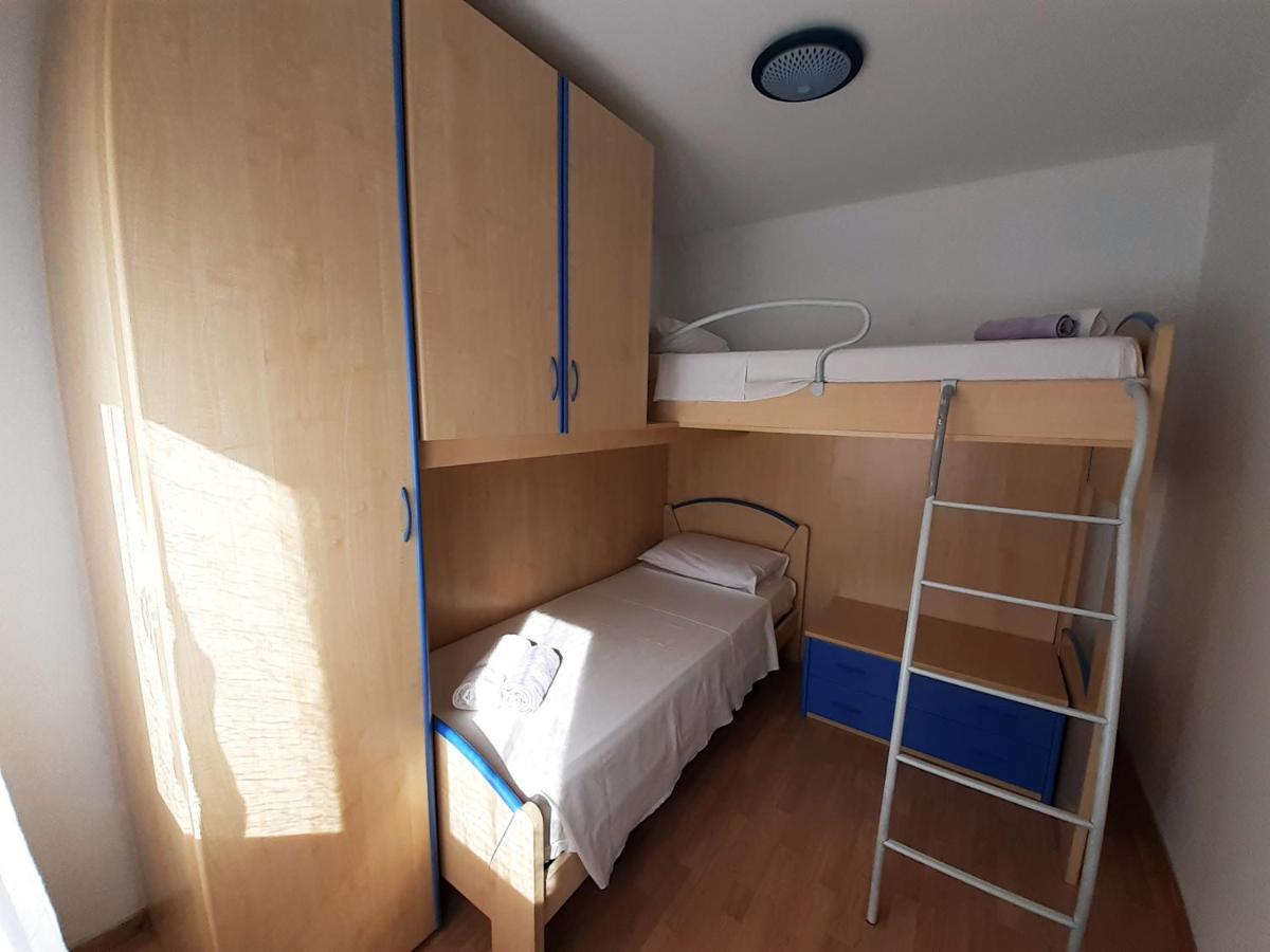 New Apartment Ema I Крк Екстер'єр фото